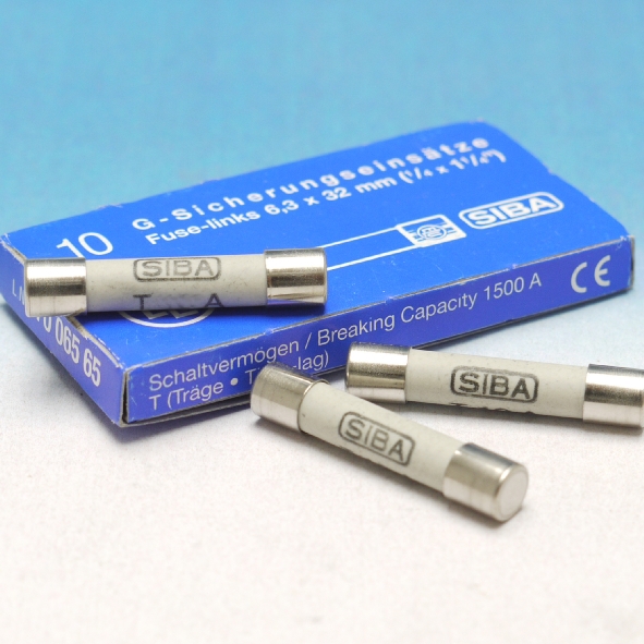 SIBA ZGT 10A KERAMISCH GLASZEKERING TR 6X32 10A KE afbeelding 2