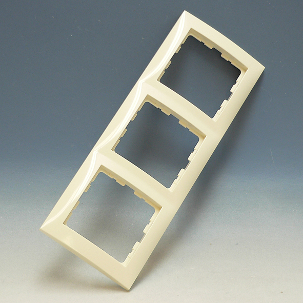 Berker S1 afdekraam 3 voudig creme glanzend (10138982) afbeelding 2