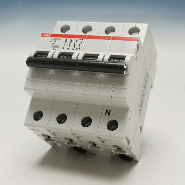 ABB SC 203 C32 NA AUTOMAAT C32A 3P+N afbeelding 2