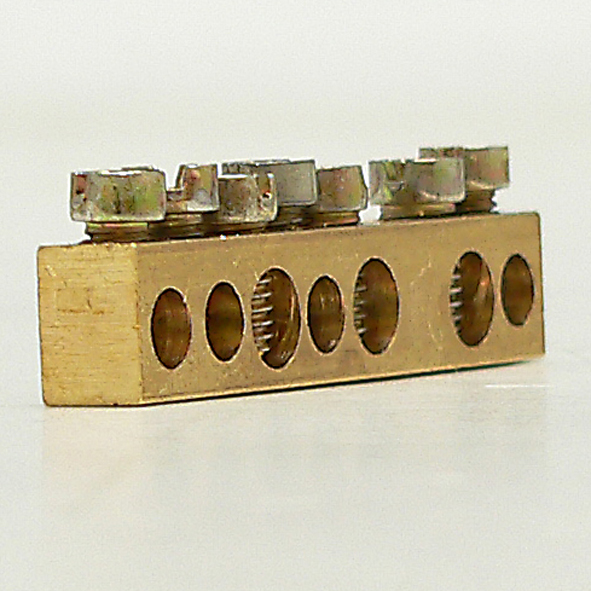 Hager Aansluitklem zonder sokkel 3x16mm² + 4x10mm² K142 afbeelding 2