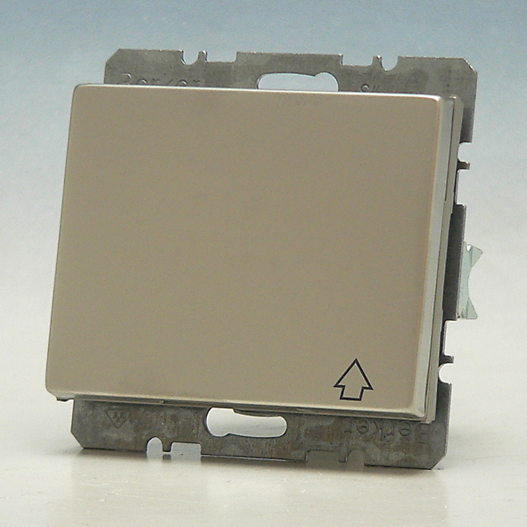 Berker K5 wandcontactdoos met randaarde klapdeksel 1-voudig (47517104) afbeelding 2