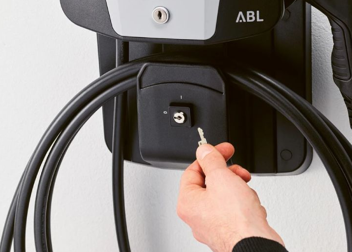 Montageplaat met sleutelsch. tbv Wallbox eMH1