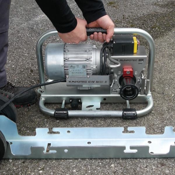 Elektrische treklier voor polyester trektouw CW 800 E inclusief trolley en spanband Runpotec afbeelding 4